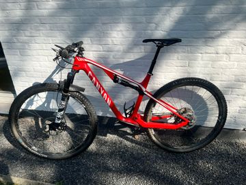 Used Canyon Lux CF SL 7.0 2020 2020 Mountainbike, Red, 29 — image 1 of 18