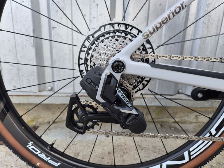 Superior Custom SRAM Force 2026 Road & Gravel usato, Grigio chiaro — immagine 3 di 9