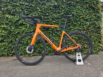 Used Orbea ORCA M20TEAM 2022 2022 Road & Gravel, Orange — image 2 of 6
