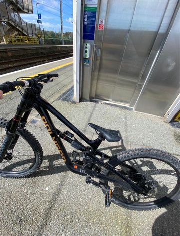 Used Polygon COLLOSUS DH7 2025 2025 Mountainbike, Black, 29 — image 2 of 12