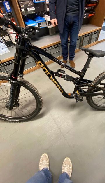 Used Polygon COLLOSUS DH7 2025 2025 Mountainbike, Black, 29 — image 6 of 12