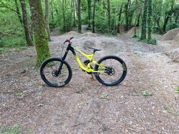 Used Commencal SUPREME DH V3 26 2016 2016 MTB