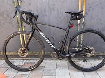 Used Giant Revolt Shimano GRX 2022 Road & Gravel, Black — image 2 of 5