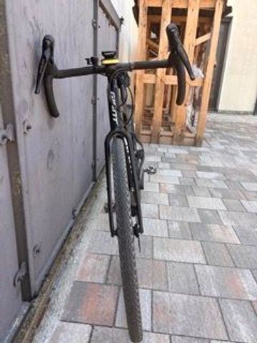 Used Giant Revolt Shimano GRX 2022 Road & Gravel, Black — image 3 of 5