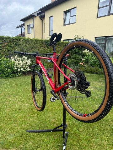Gebrauchtes Focus Raven 8.8 2022 2022 Mountainbike, Rot — Bild 4 von 25