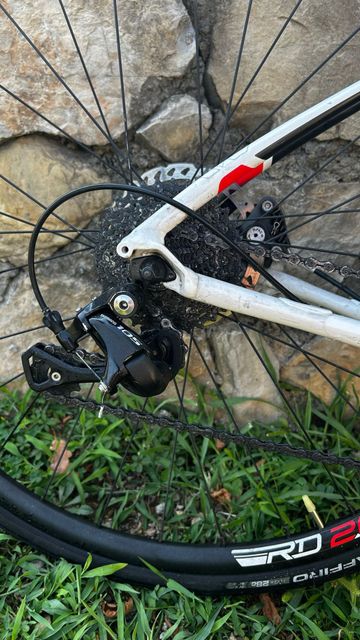 Used Cannondale Synapse Disc 105 SE 2018 2018 Road & Gravel, White — image 3 of 6