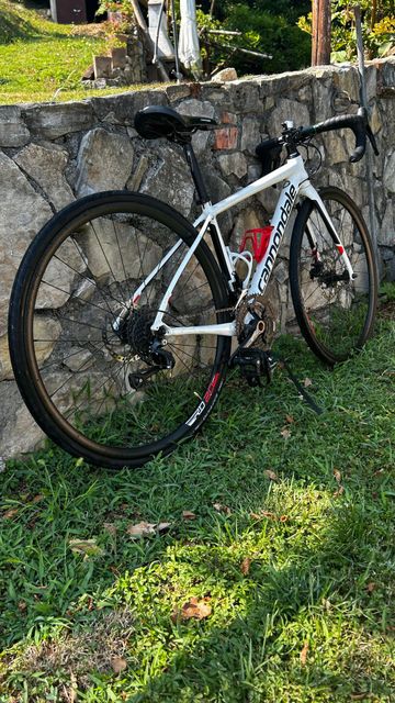 Used Cannondale Synapse Disc 105 SE 2018 2018 Road & Gravel, White — image 6 of 6