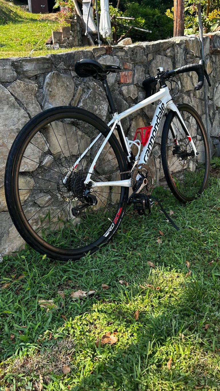 Cannondale Synapse Disc 105 SE 2018 2018 Road & Gravel usato, Bianco — immagine 6 di 6