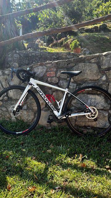 Used Cannondale Synapse Disc 105 SE 2018 2018 Road & Gravel, White — image 2 of 6