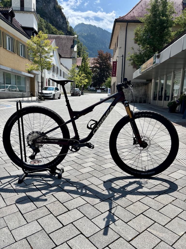 Brugt Orbea Oiz M20 2027 2027 Mountainbike — billede 1 af 4