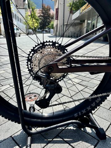 Orbea Oiz M20 2027 2027 Mountainbike usato, Rosso — immagine 3 di 4