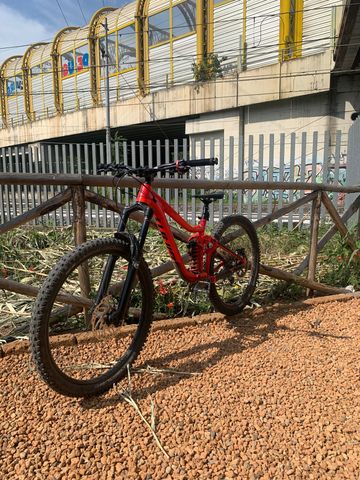 Giant Reign SX 2 2019 2019 Mountainbike usato, Rosso — immagine 3 di 6