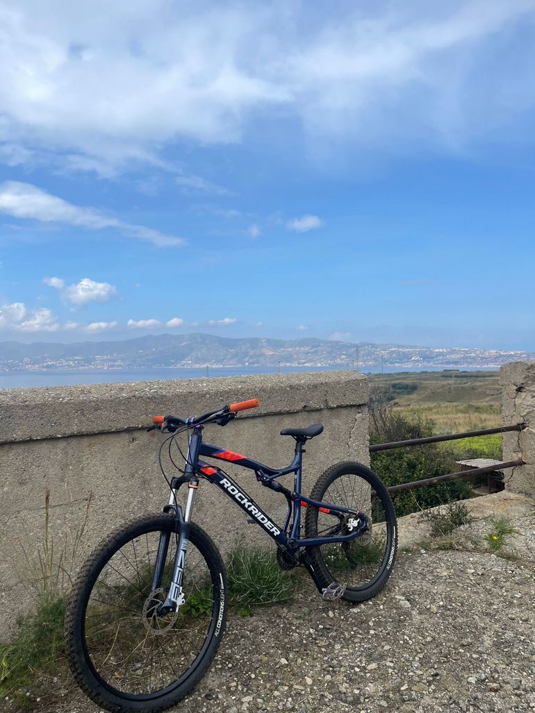 ROCKRIDER All mountain Shimano Altus 2024 Mountainbike usato, Blu — immagine 4 di 7