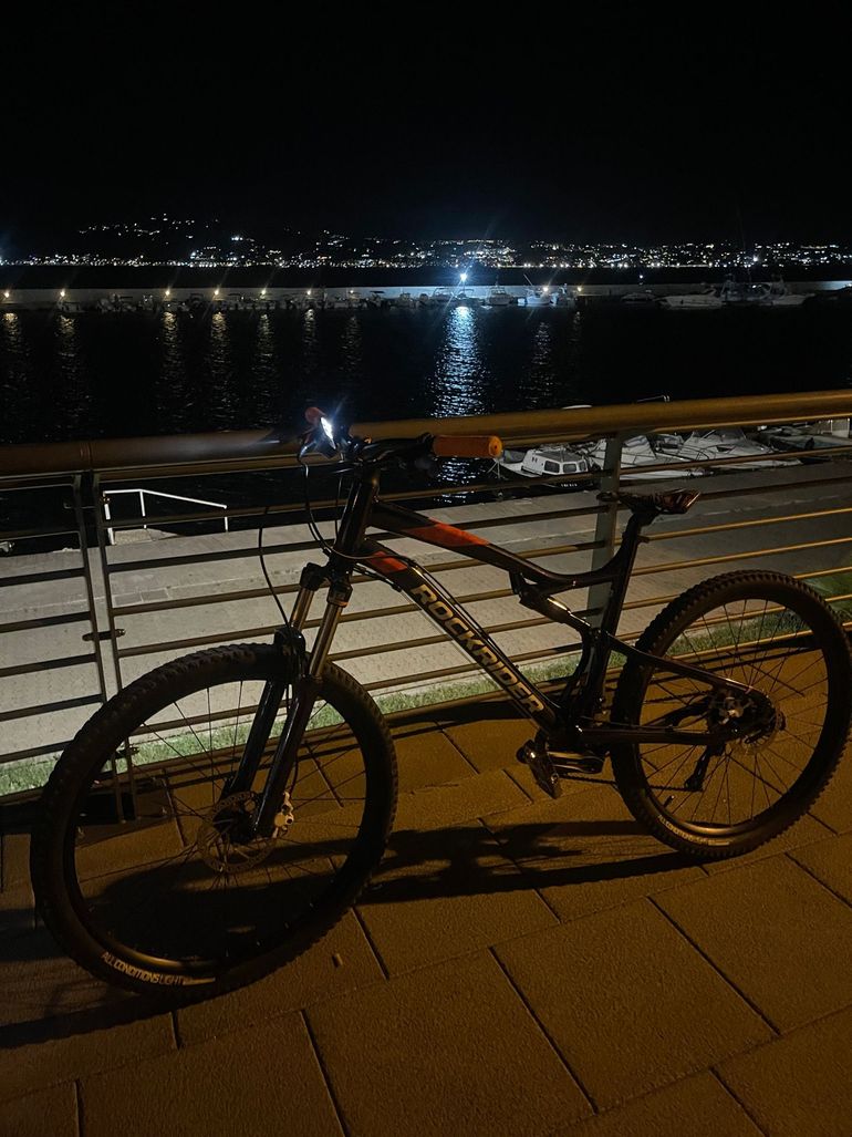 ROCKRIDER All mountain Shimano Altus 2024 Mountainbike usato, Blu — immagine 5 di 7