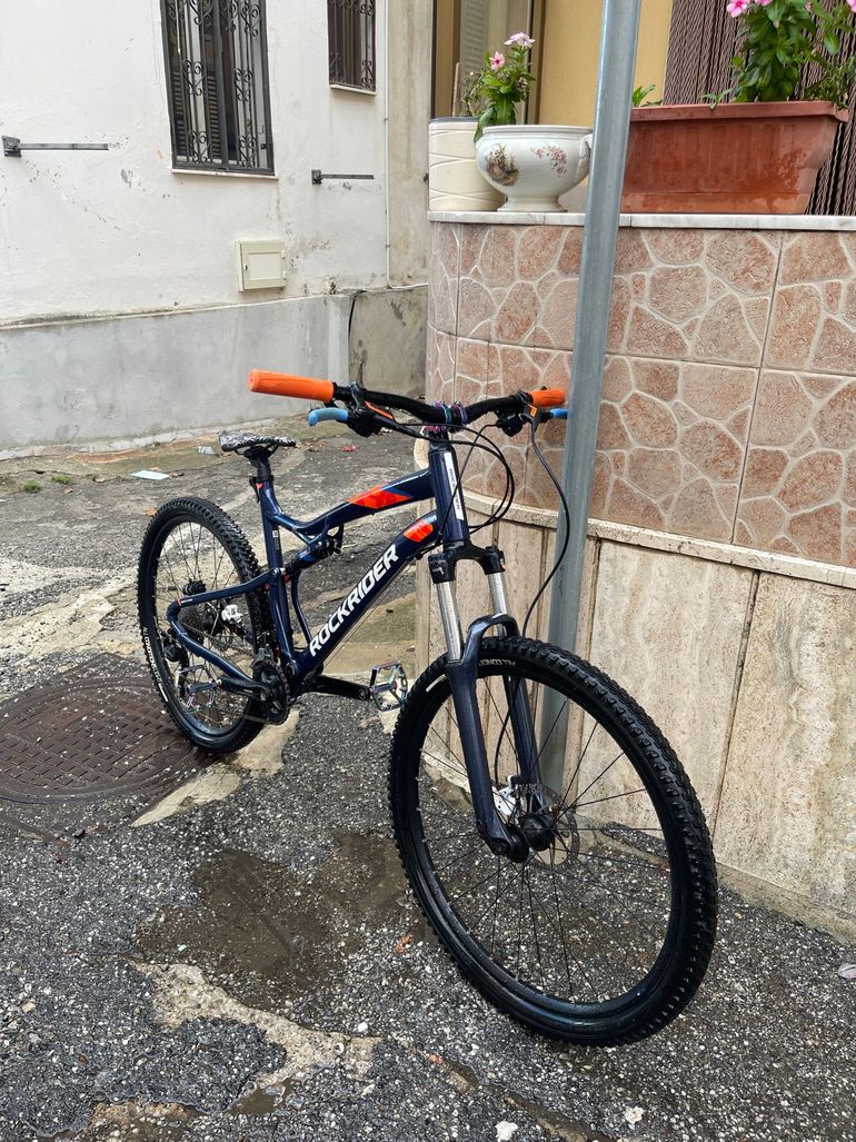 ROCKRIDER All mountain Shimano Altus 2024 Mountainbike usato, Blu — immagine 7 di 7