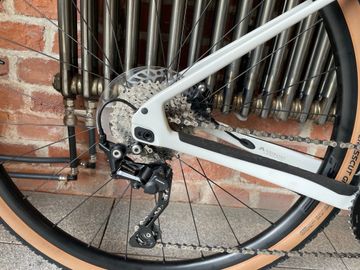 Tweedehands Giant Revolt Shimano GRX 2025 Road & Gravel — afbeelding 7 van 9