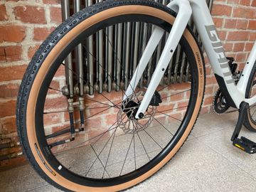 Tweedehands Giant Revolt Shimano GRX 2025 Road & Gravel — afbeelding 2 van 9