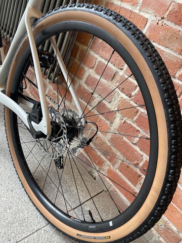 Tweedehands Giant Revolt Shimano GRX 2025 Road & Gravel — afbeelding 5 van 9