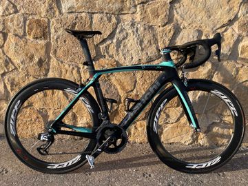 Gebrauchtes Bianchi Oltre XR4 Red eTap 2018 2018 Road & Gravel