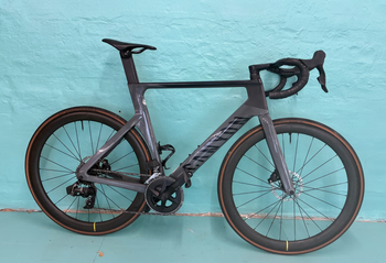 Canyon Aeroad CF SLX 7 AXS Cosmic 2024 2024 Road & Gravel usato