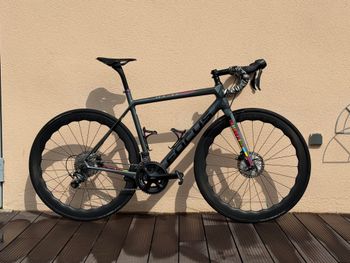 Focus IZALCO RACE Disc 105 2018 2018 Road & Gravel usato