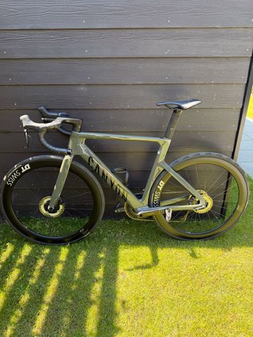 Canyon Aeroad CF SLX 7 Di2 2025 2025 Road & Gravel usato, Verde — immagine 2 di 4