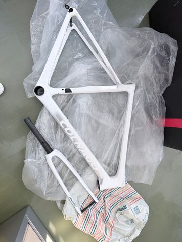 Używany Colnago V4Rs Disc Ultegra Di2 8100 w/Fulcrum Racing Wind 400 Wheels 2023 Frameset 2023 Road & Gravel