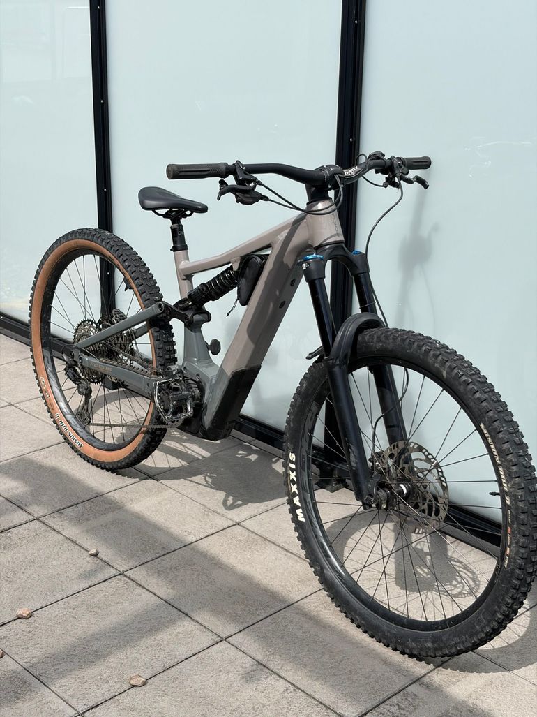 Gebrauchtes Focus SAM² 6.8 2023 2023 Mountainbike, Hellgrau, 29 — Bild 2 von 10