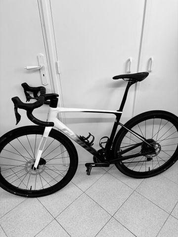 Gebrauchtes Giant Defy Advanced Pro 1 2024 2024 Road & Gravel, Weiß — Bild 1 von 5