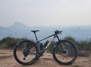 Used Trek Procaliber 9.7 2021 2021 Mountainbike, Light Gray, 29 — image 1 of 9