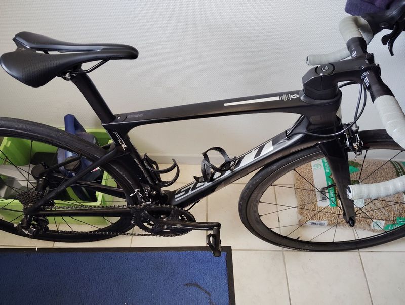 Used Scott Foil Premium 2017 2017 Road & Gravel, Black — image 2 of 3