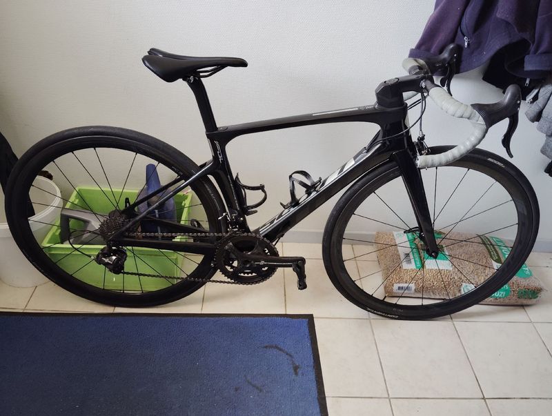 Used Scott Foil Premium 2017 2017 Road & Gravel, Black — image 1 of 3