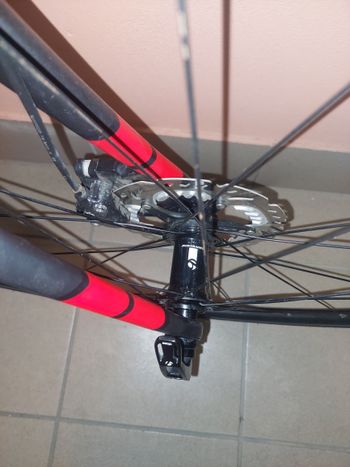 Trek Domane S 5 Disc 2017 2017 Road & Gravel usato, Nero — immagine 2 di 14