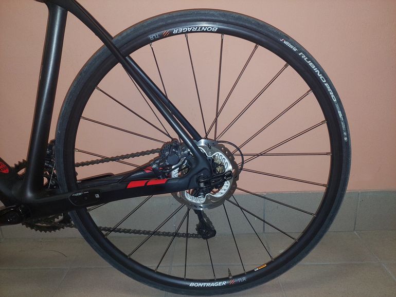 Trek Domane S 5 Disc 2017 2017 Road & Gravel usato, Nero — immagine 13 di 14