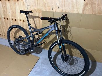 Used Whyte Custom Shimano Deore XT 2018 Mountainbike, Light Gray — image 2 of 11