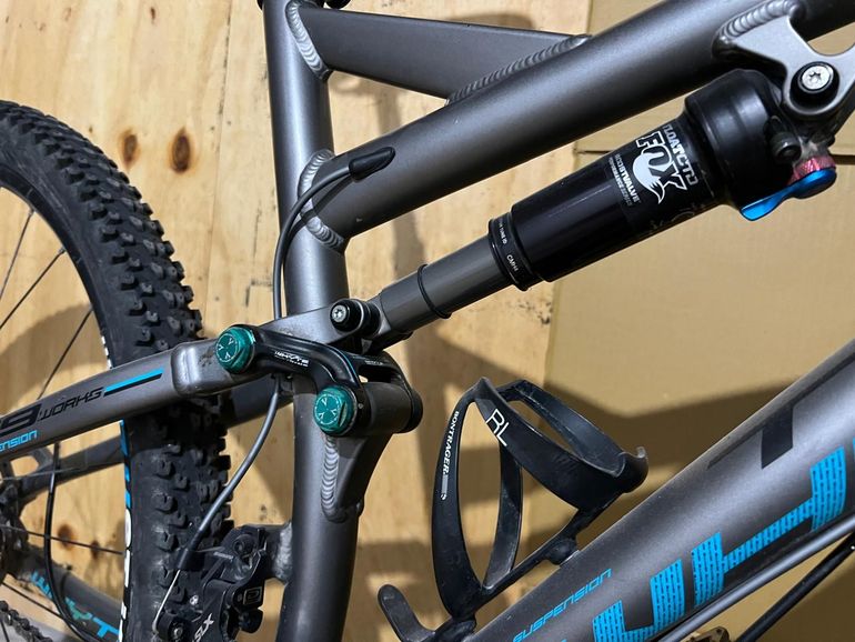 Used Whyte Custom Shimano Deore XT 2018 Mountainbike, Light Gray — image 8 of 11