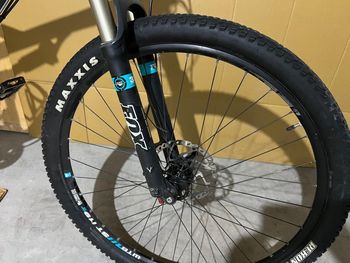 Used Whyte Custom Shimano Deore XT 2018 Mountainbike, Light Gray — image 10 of 11