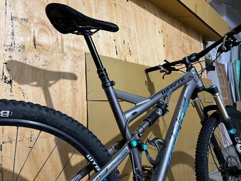 Used Whyte Custom Shimano Deore XT 2018 Mountainbike, Light Gray — image 5 of 11