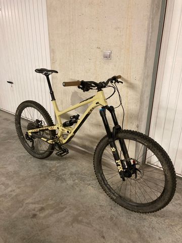 Used Commencal CLASH ESSENTIAL FOX 2019 2019 Mountainbike, White, 27.5 — image 2 of 6