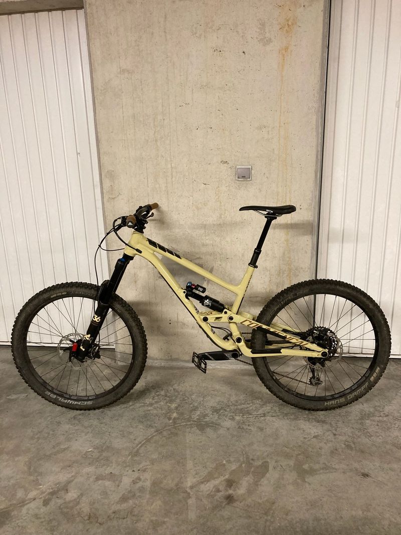 Used Commencal CLASH ESSENTIAL FOX 2019 2019 MTB