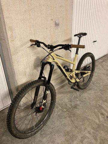 Used Commencal CLASH ESSENTIAL FOX 2019 2019 Mountainbike, White, 27.5 — image 4 of 6