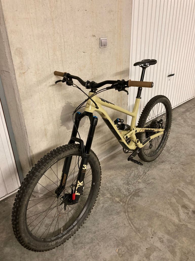 Commencal CLASH ESSENTIAL FOX 2019 2019 Mountainbike de segunda mano, Blanco — imagen 4 de 6