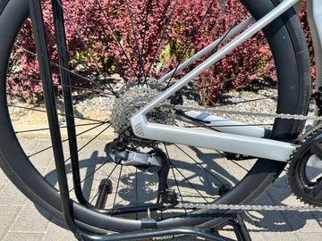 Used BMC Roadmachine 01 FOUR 2024 2024 Road & Gravel, Light Gray — image 4 of 16