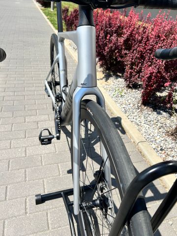 Used BMC Roadmachine 01 FOUR 2024 2024 Road & Gravel, Light Gray — image 12 of 16