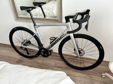 Used BMC Roadmachine 01 FOUR 2024 2024 Road & Gravel, Light Gray — image 14 of 16
