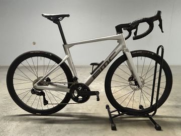 Used BMC Roadmachine 01 FOUR 2024 2024 Road & Gravel, Light Gray — image 7 of 16