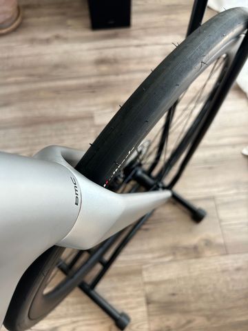 Used BMC Roadmachine 01 FOUR 2024 2024 Road & Gravel, Light Gray — image 11 of 16