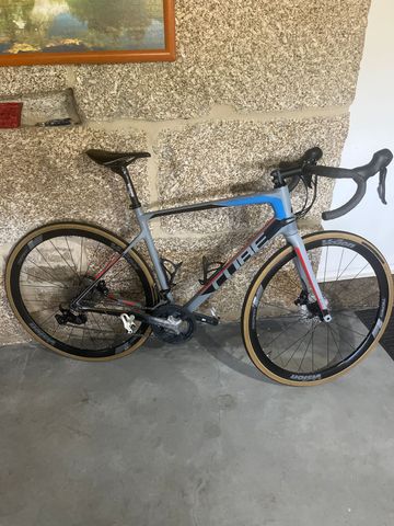 Tweedehands CUBE Attain Shimano 105 2018 Road & Gravel