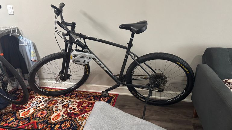 Used Giant Talon 0 2022 2022 Mountainbike, Light Gray, 27.5, 29 — image 8 of 8