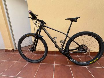Orbea Alma Shimano Deore XT 2021 Mountainbike usato, Nero — immagine 1 di 9